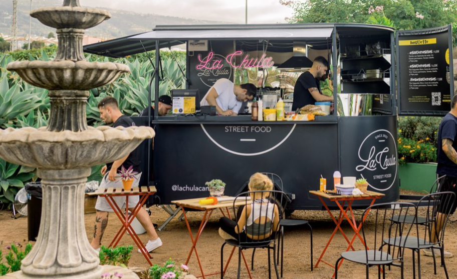 Las playas españolas cambian los chiringuitos por food trucks