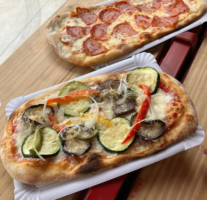 Una pizza con personalidad propia: rectangular, ligera y sorprendente en cada bocado. Fuente: @laforzudapizzaicirc