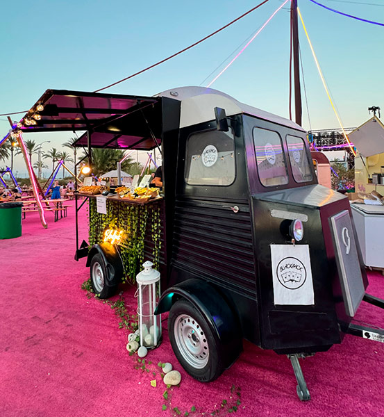 Las playas españolas cambian los chiringuitos por food trucks