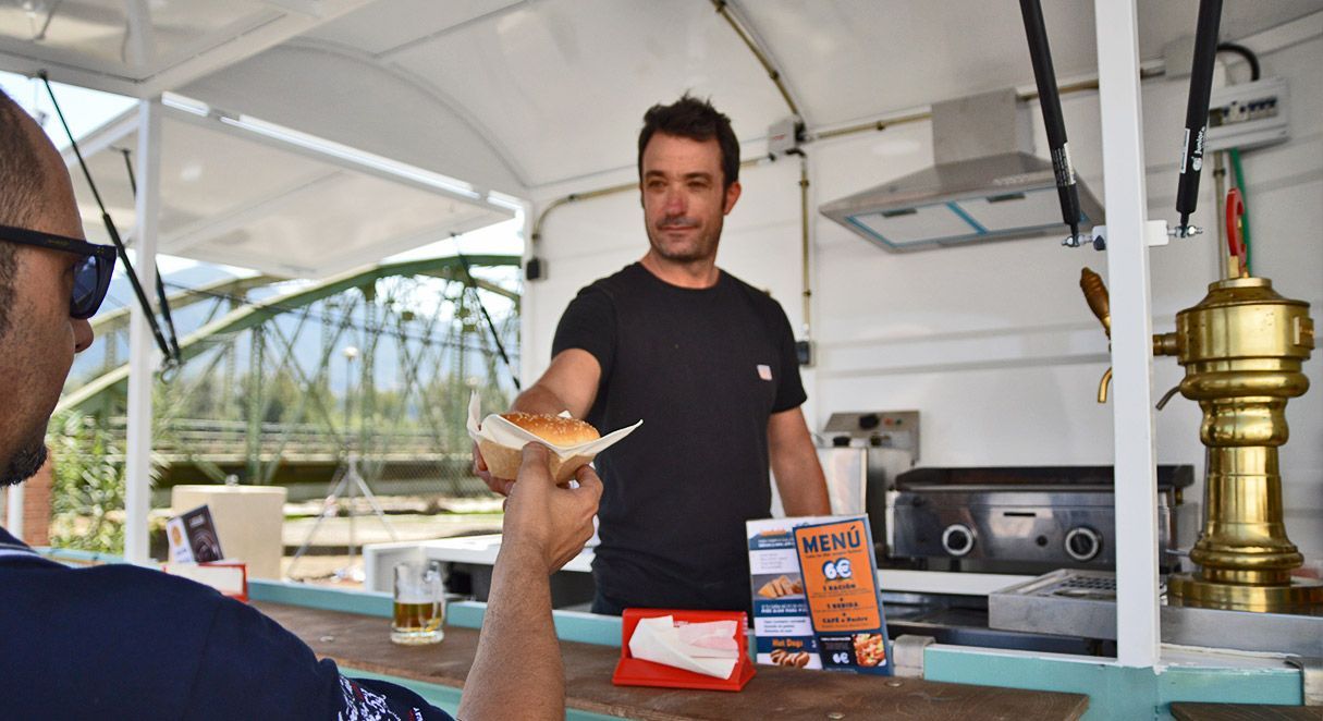 Des hamburgers rentables dans un food truck