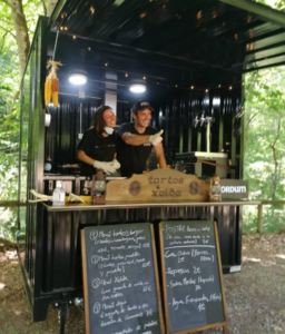 Trabajadores del food truck @llardelxaldu